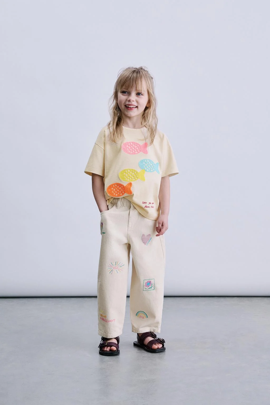 ВЯЗАНАЯ ФУТБОЛКА С ВЫШИТОЙ РЫБОЙ — С коротким рукавом