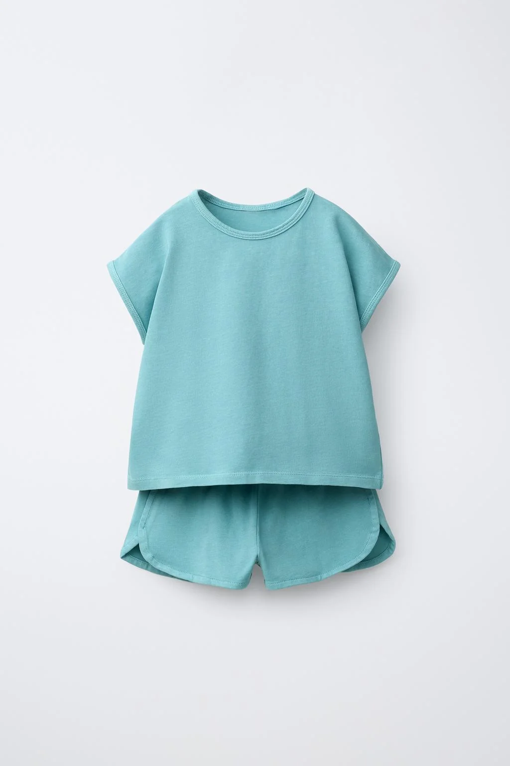 НАБОР: ОБЫЧНАЯ ФУТБОЛКА И БЕРМУДЫ