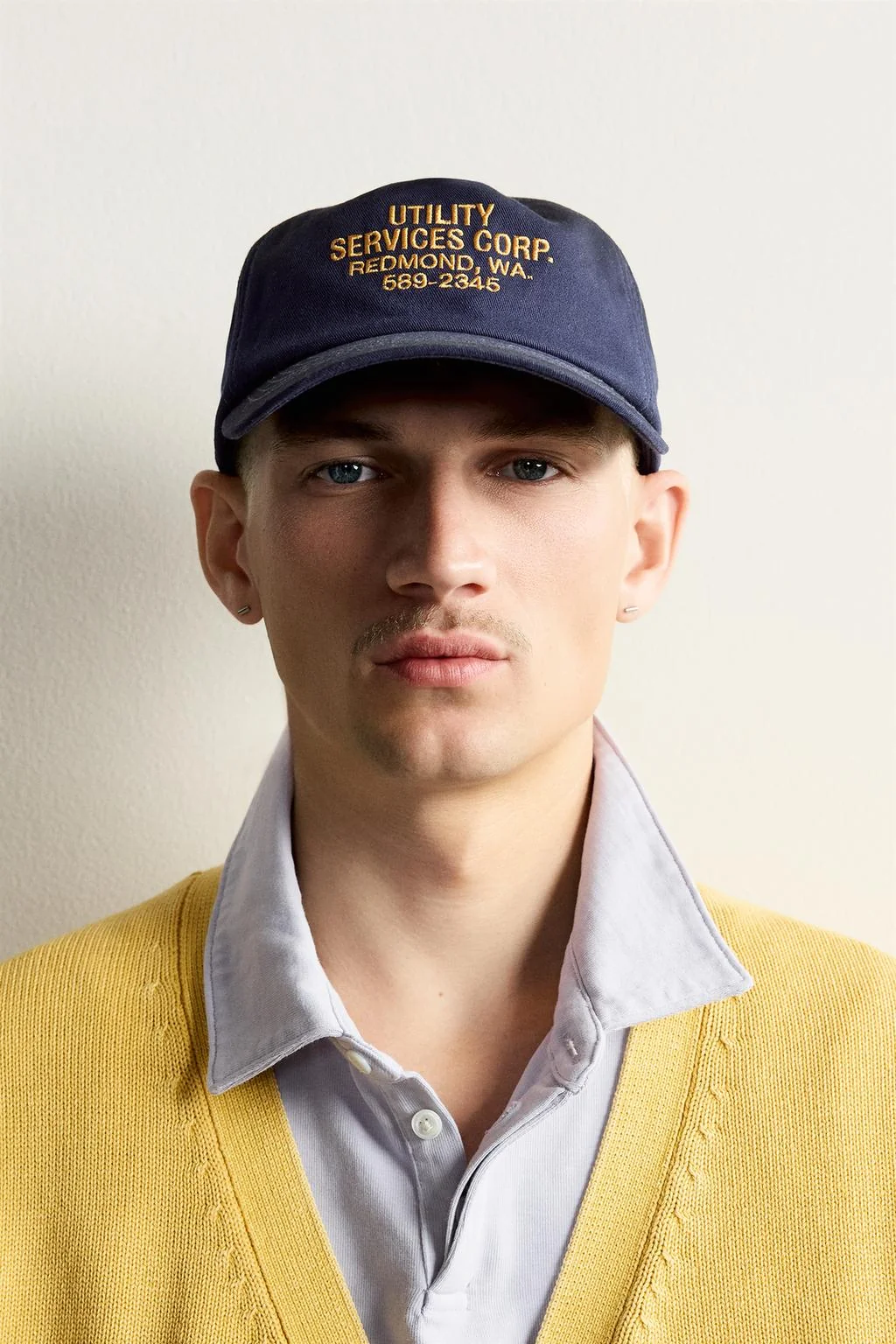 Кепка contrast embroidered text