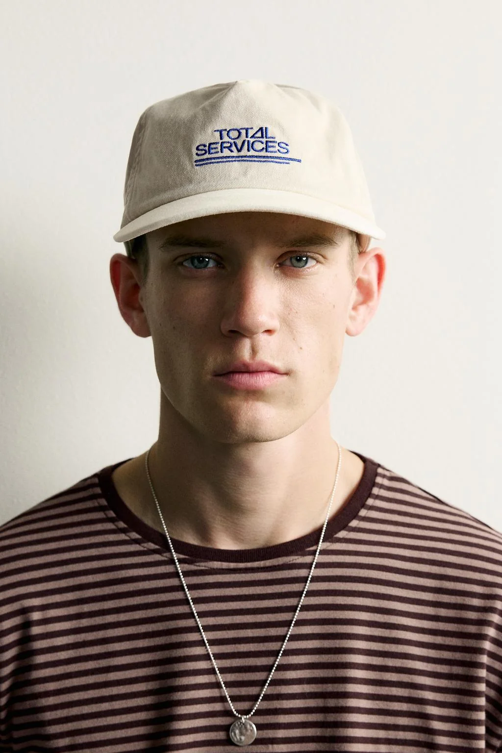 Кепка contrast embroidered slogan