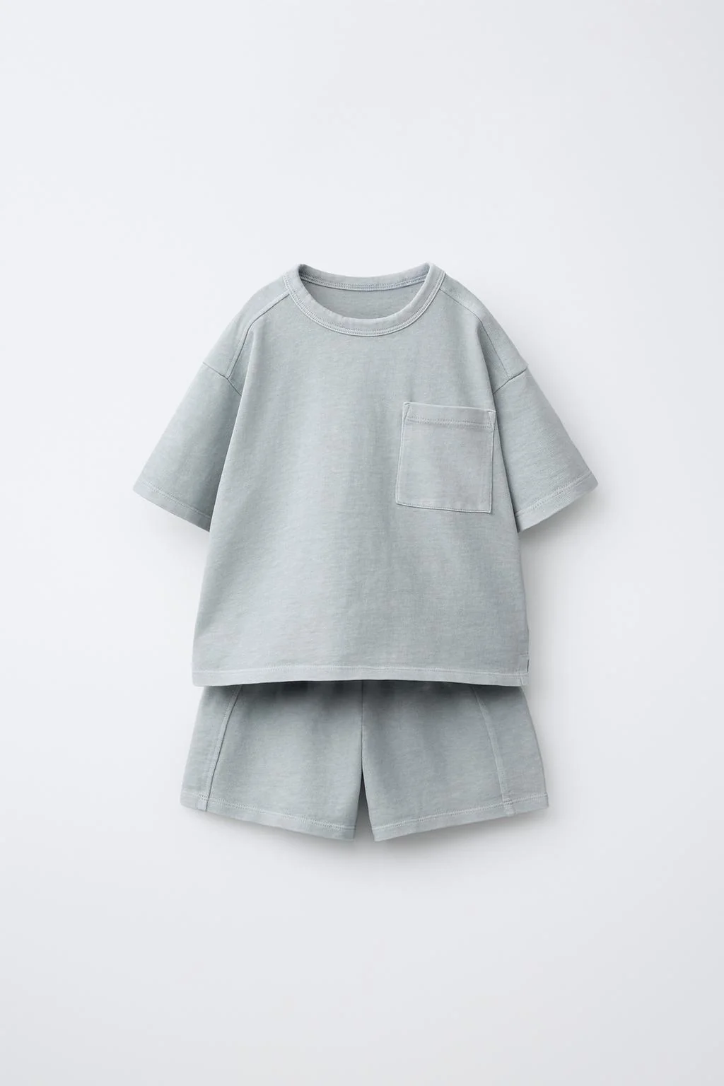 НАБОР ИЗ ПРОСТОЙ ФУТБОЛКИ И БЕРМУД — КЛУБ ЧУДЕСНЫХ ДЕТЕЙ