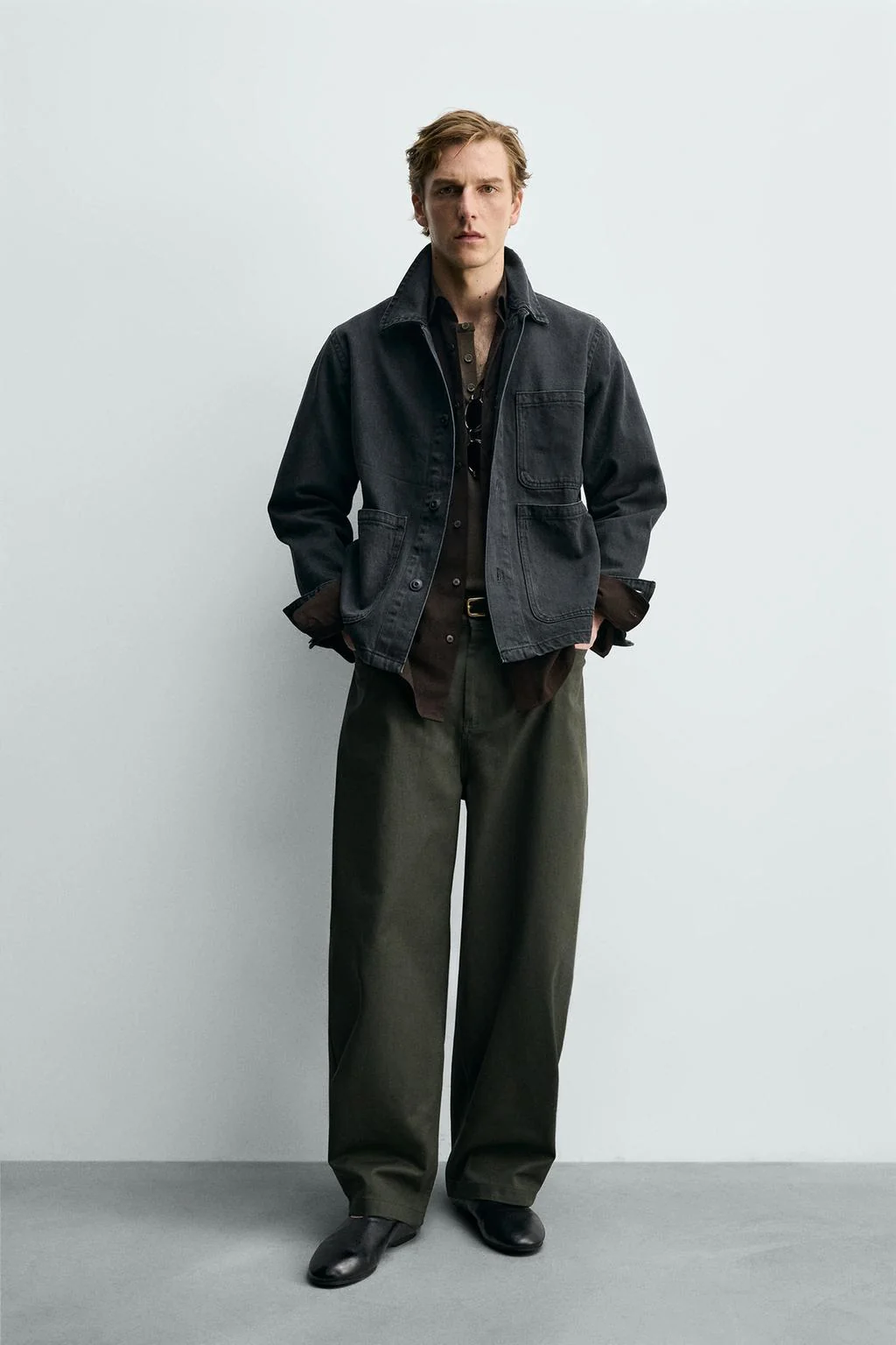 Верхняя рубашка свободного кроя с карманами — Надетая рубашка