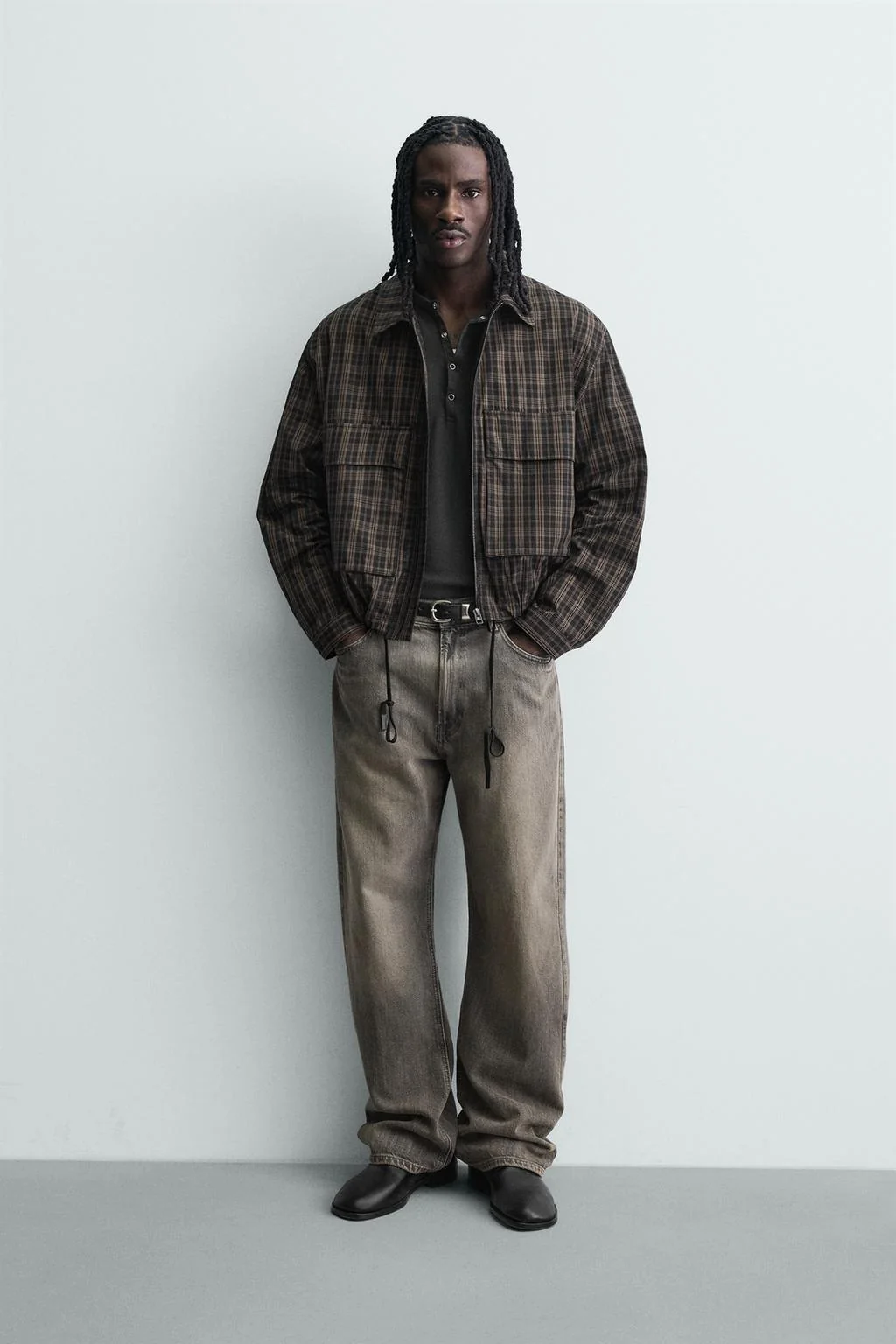 Укороченная куртка в клетку — Надетая рубашка