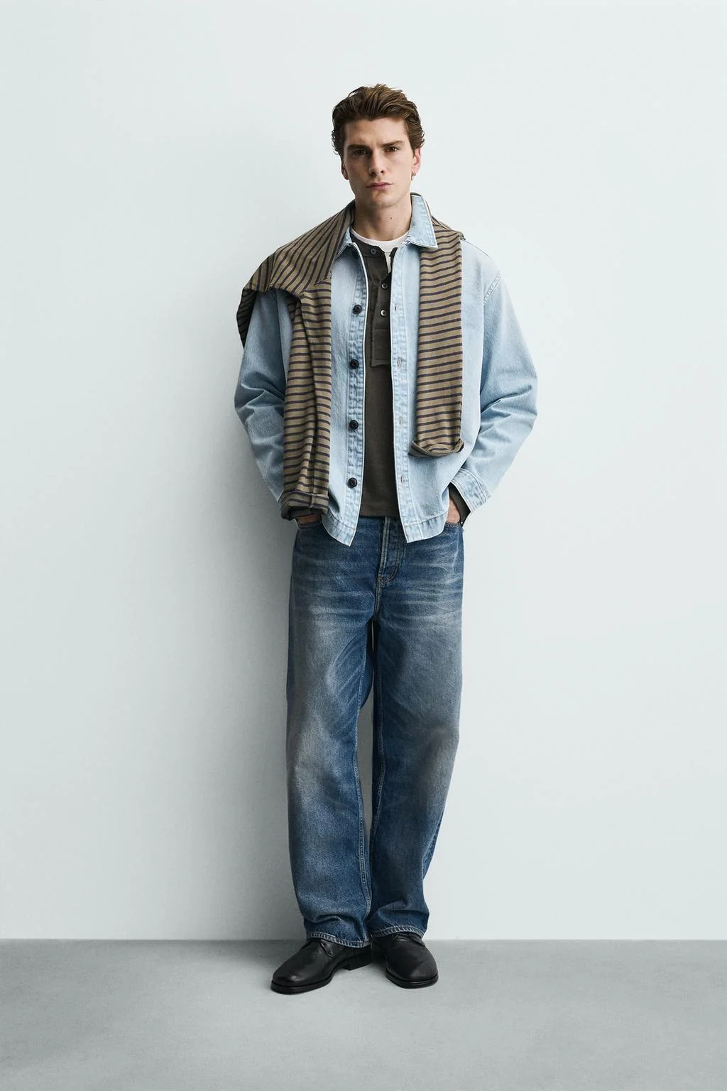 Вываренная джинсовая верхняя рубашка