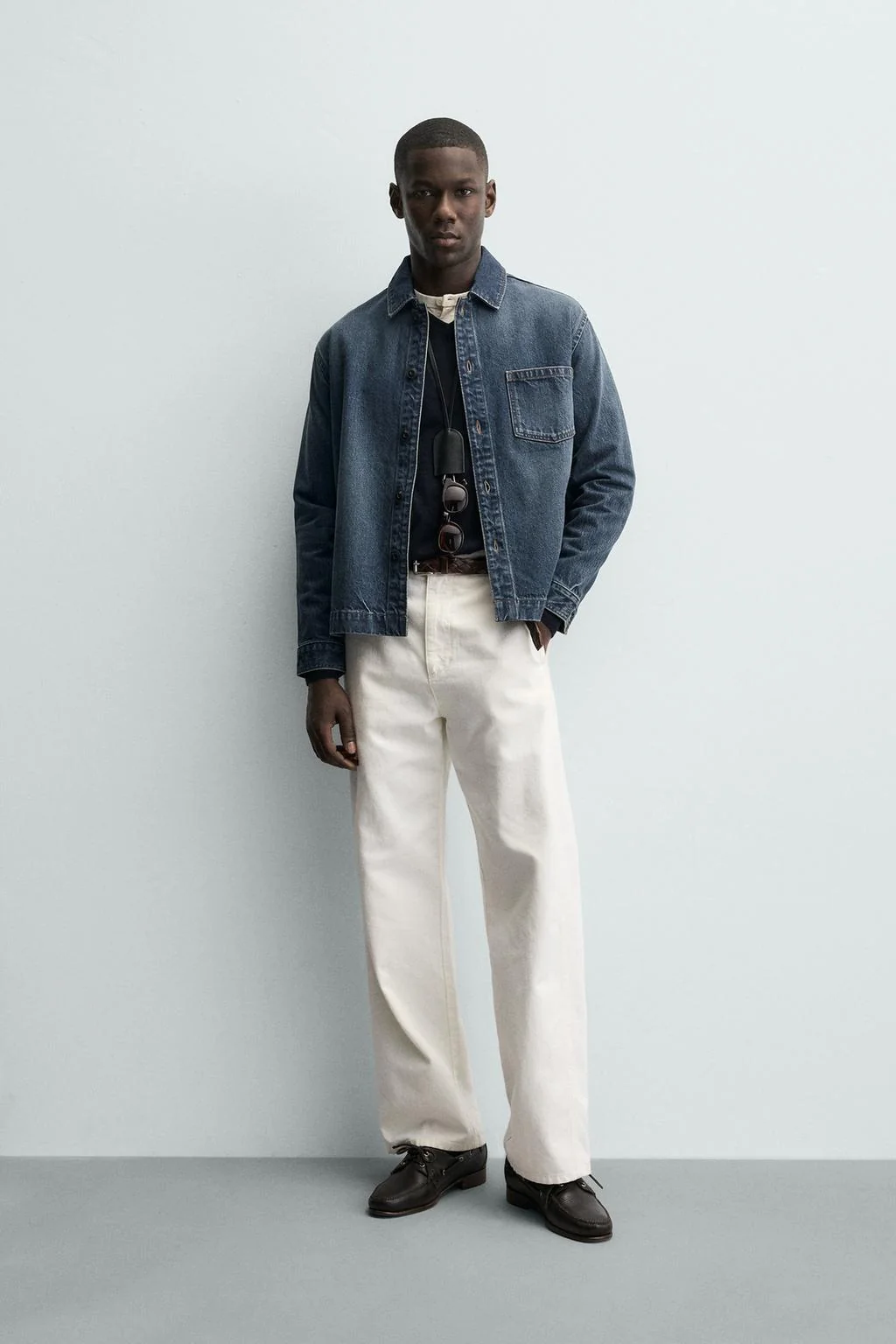 Джинсовая рубашка с эффектом потёртости