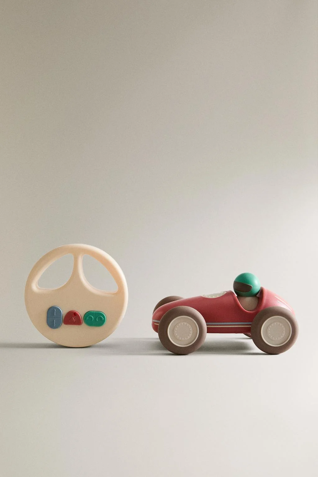 Детская игрушка автомобиль с пультом управления