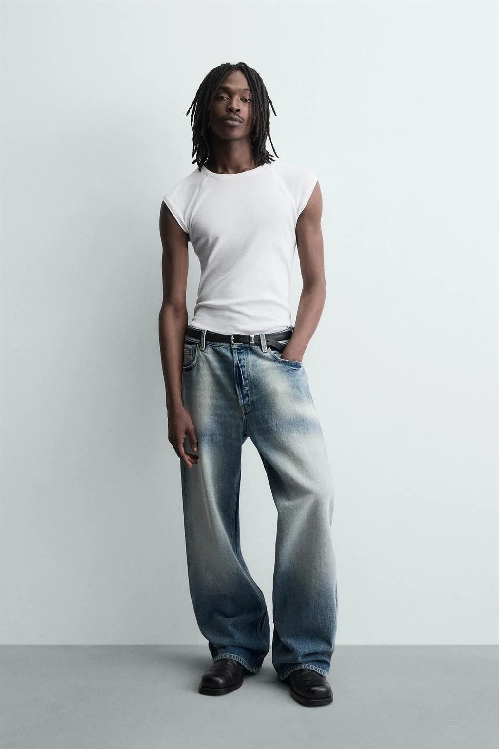 Джинсы с расклешённой низом — С расширением вниз