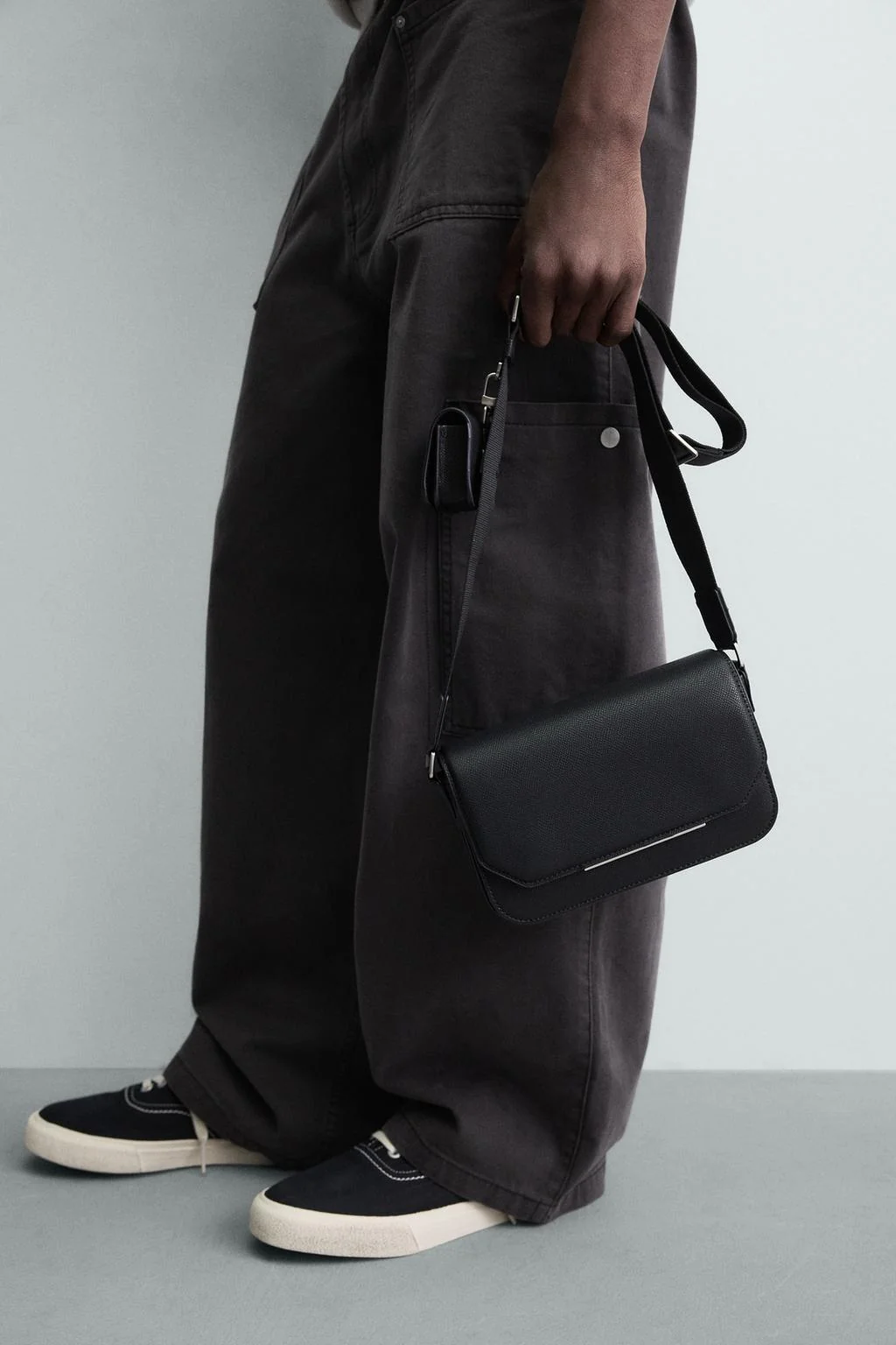 Текстурированная сумка через плечо — Сумки через плечо