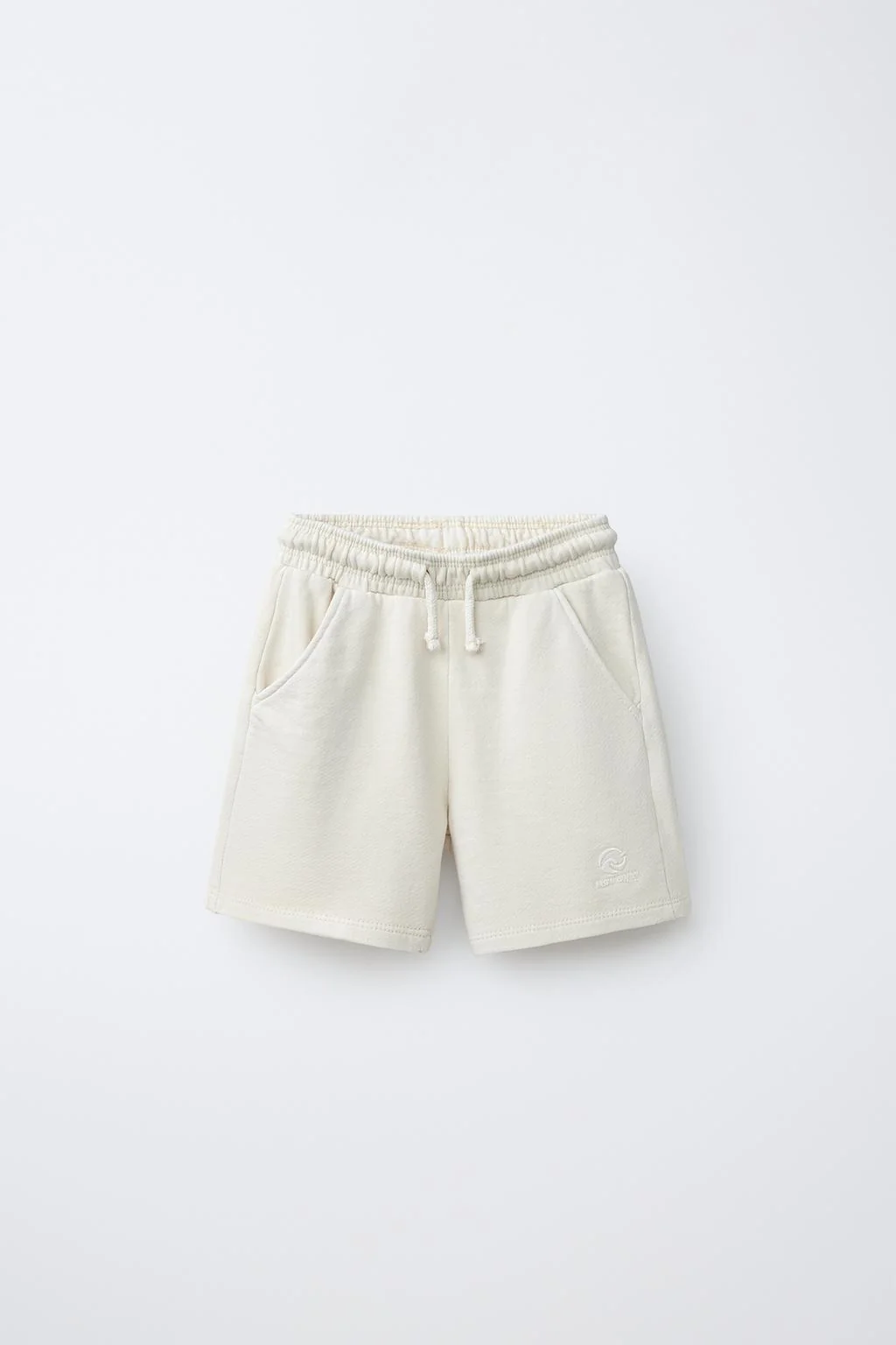 Плюшовые бермуды с вышивкой и эффектом garment-dye — Шорты