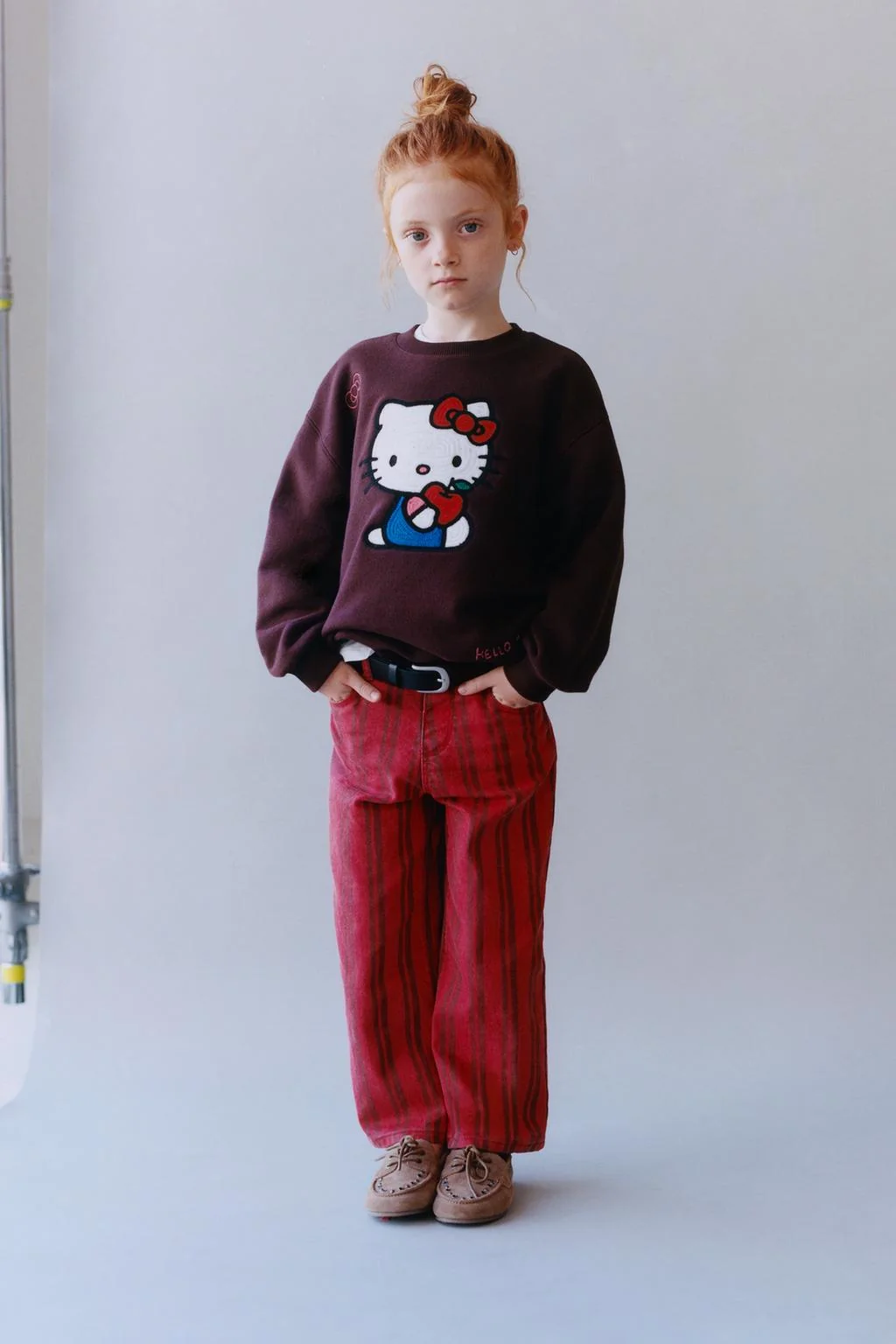 HELLO KITTY © SANRIO толстовка с вышивкой