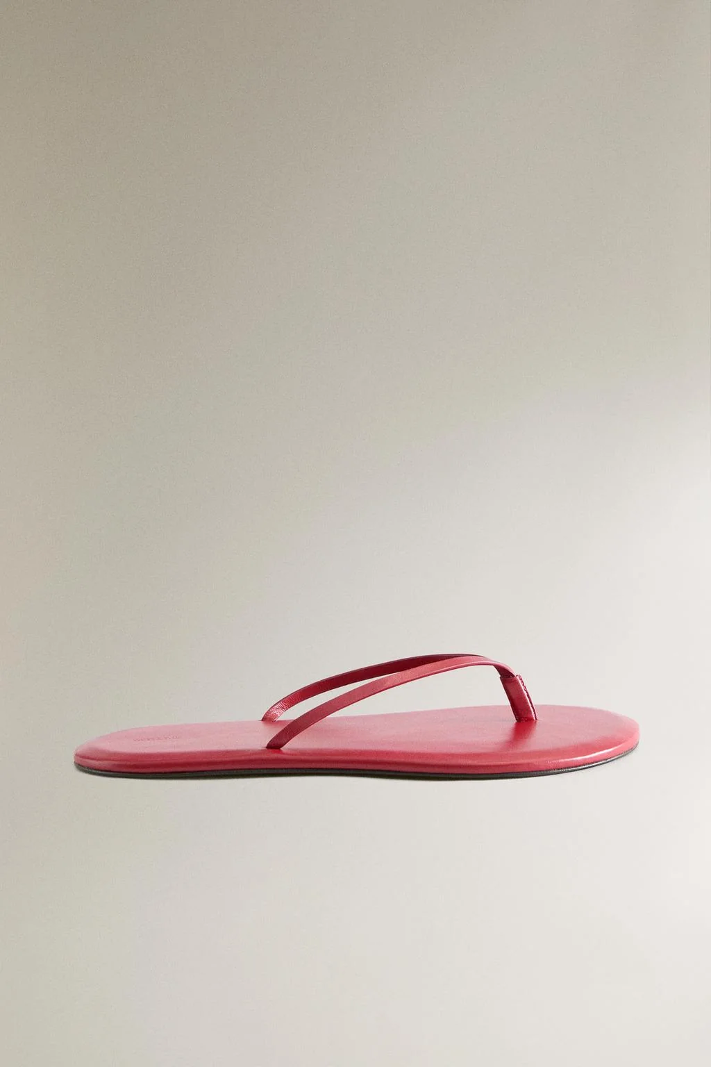 МИНИМАЛИСТИЧНЫЕ КОЖАНЫЕ САНДАЛИИ — Обувь для дома