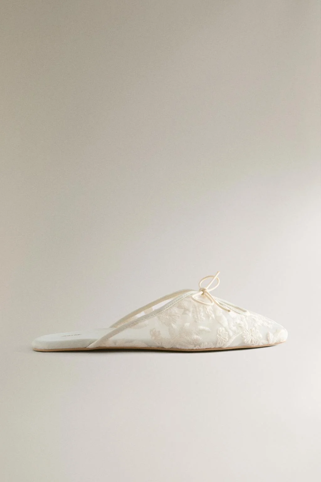 Мюли-тапочки с цветочной вышивкой — Женское