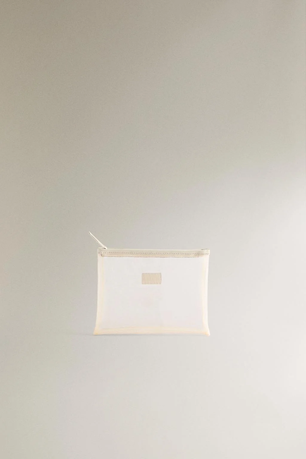 НЕБОЛЬШАЯ СЕТЧАТАЯ СУМОЧКА ДЛЯ СТИРКИ — Сумки и чехлы для туалетных принадлежностей