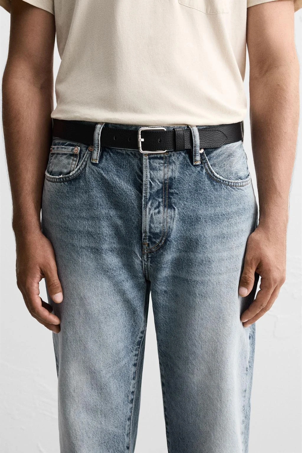 Кожаный ремень с контрастной строчкой