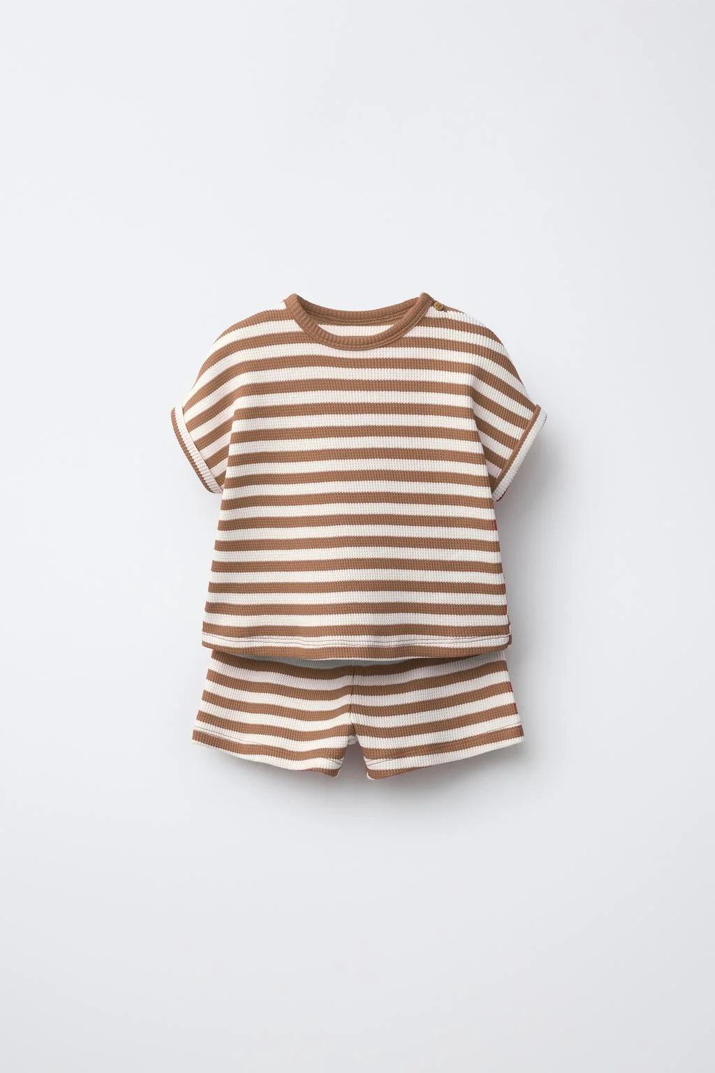 Набор: футболка из вафельного трикотажа Wayas и шорты-бермуды — КЛУБ ЧУДЕСНЫХ ДЕТЕЙ