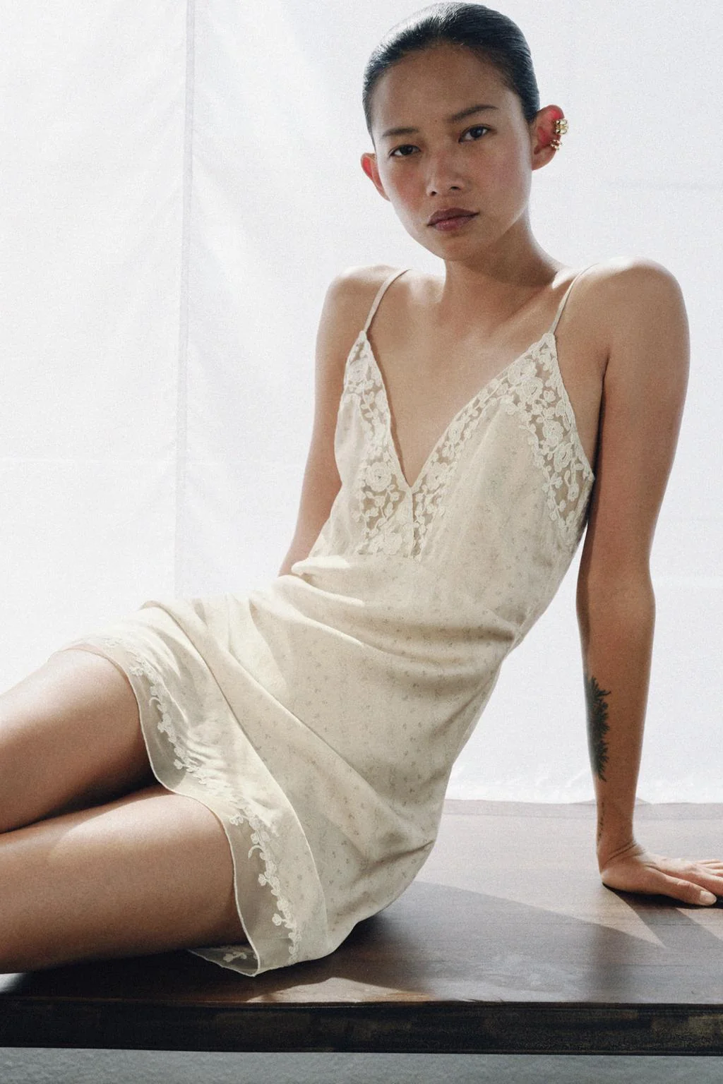 Платье короткое с вышивкой ZW Collection