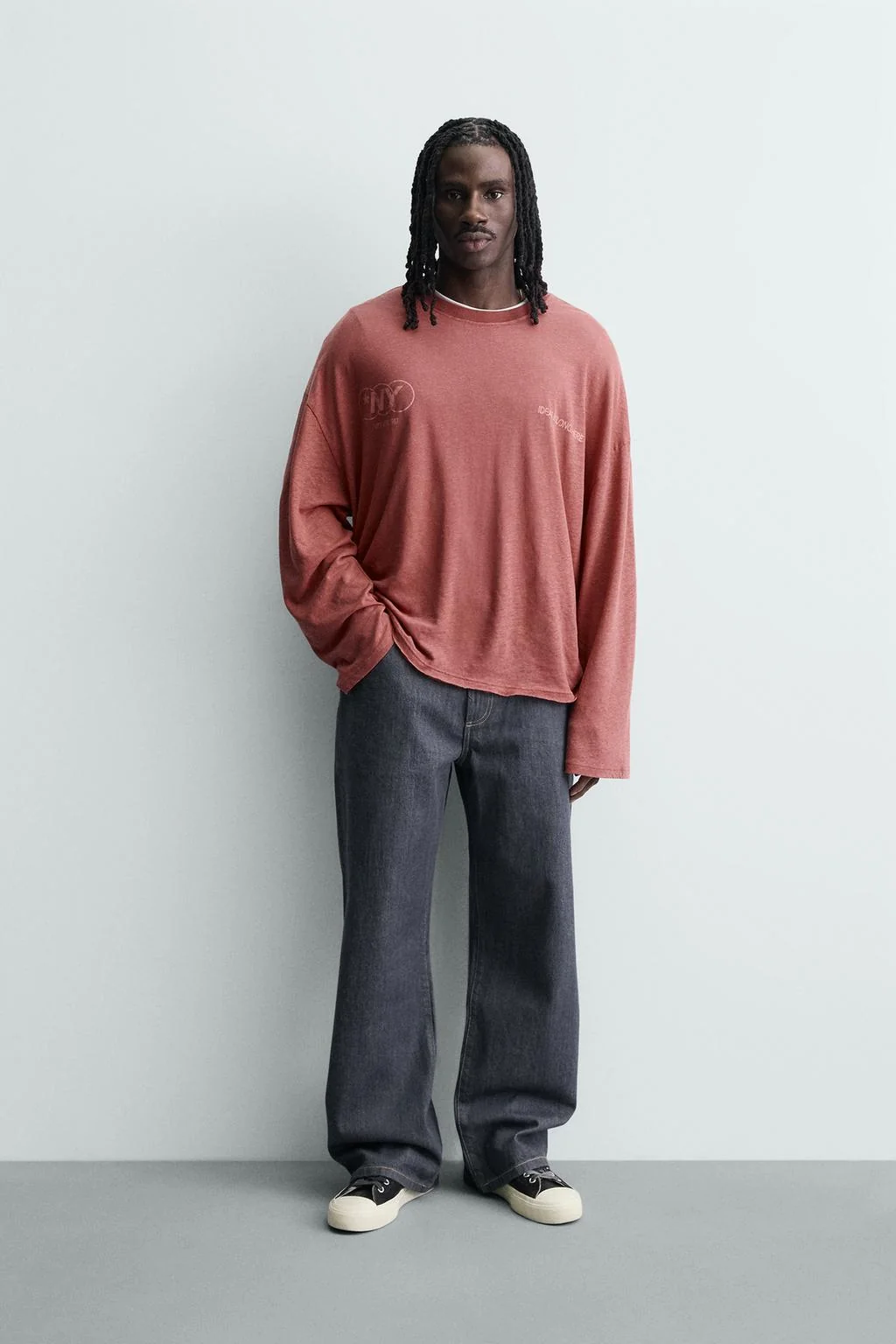 Футболка из хлопка/льна свободного кроя с текстом — С длинным рукавом