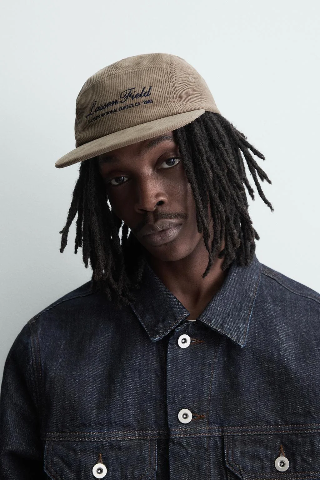 Кордюрная кепка с плоским козырьком — Кепки