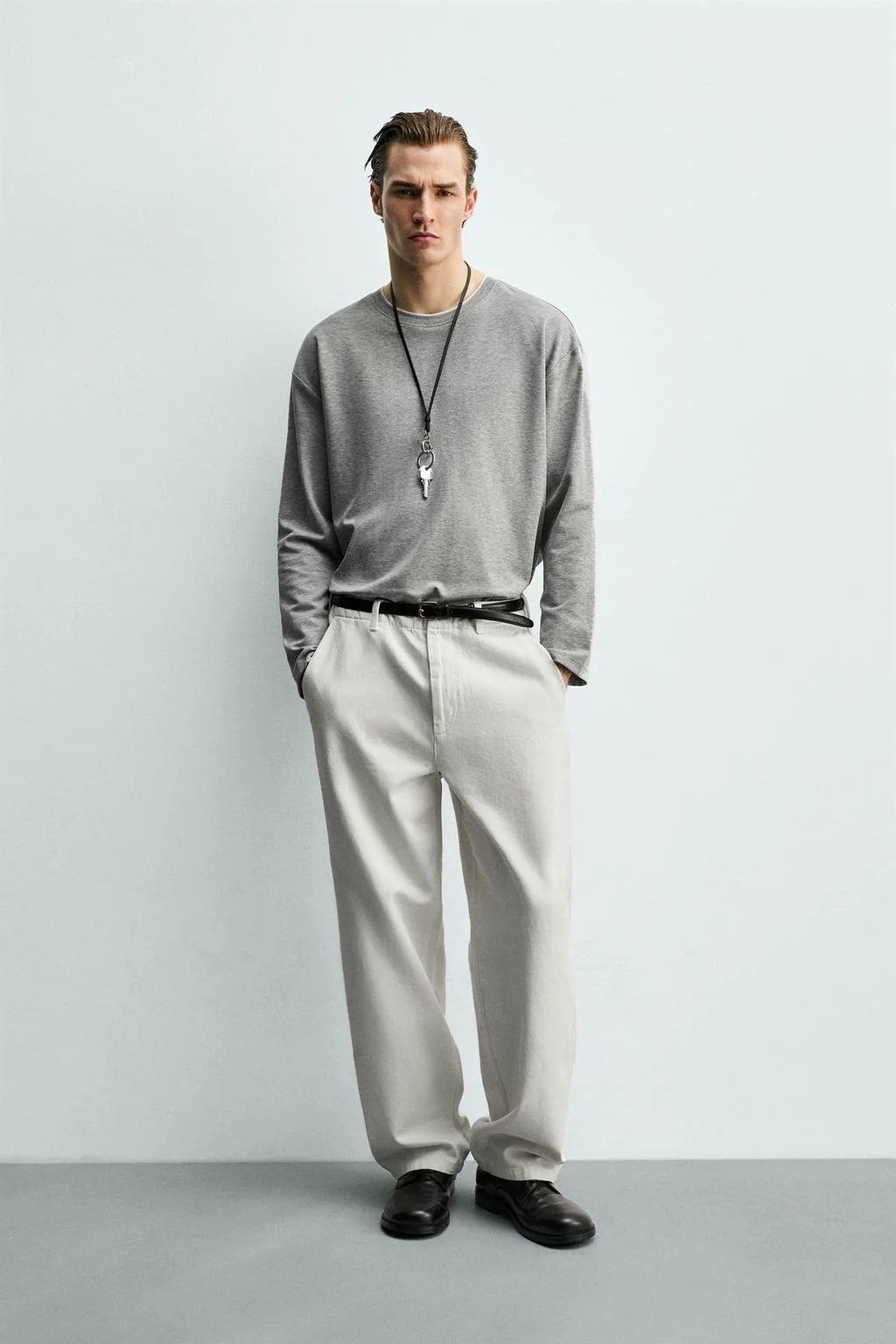 Футболка с контрастной двойной окантовкой низа