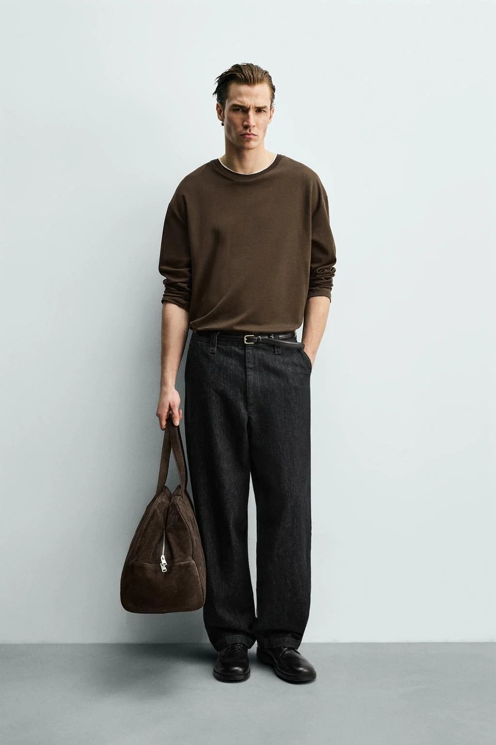 Футболка с контрастной двойной окантовкой низа