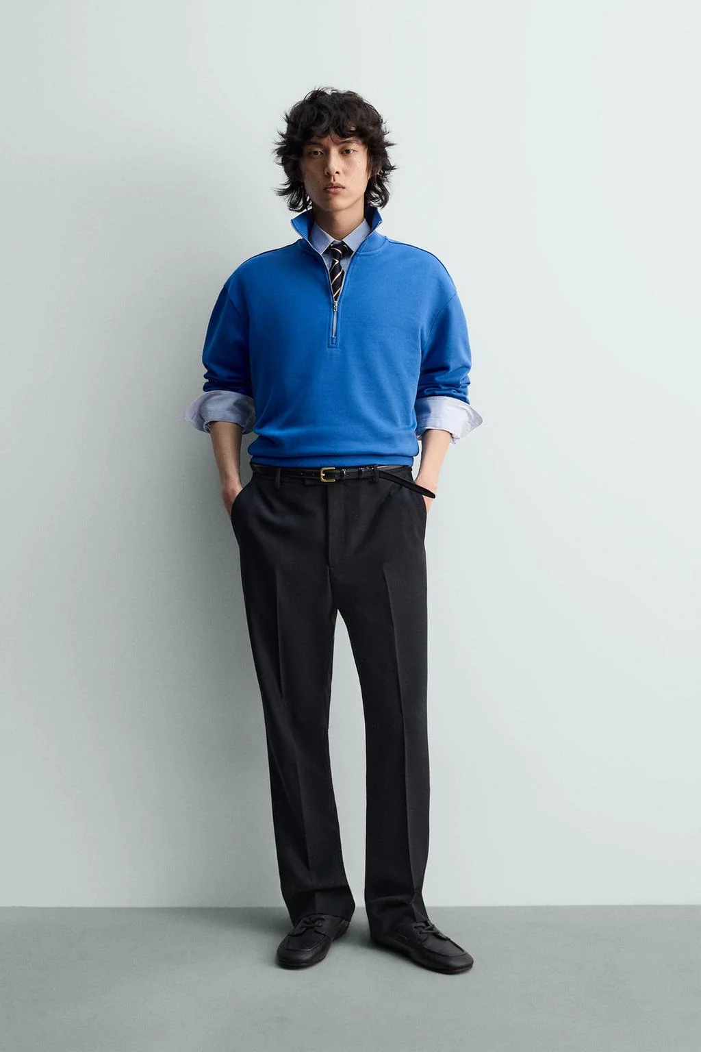 Свитшот регулярного кроя с четвертью молнии