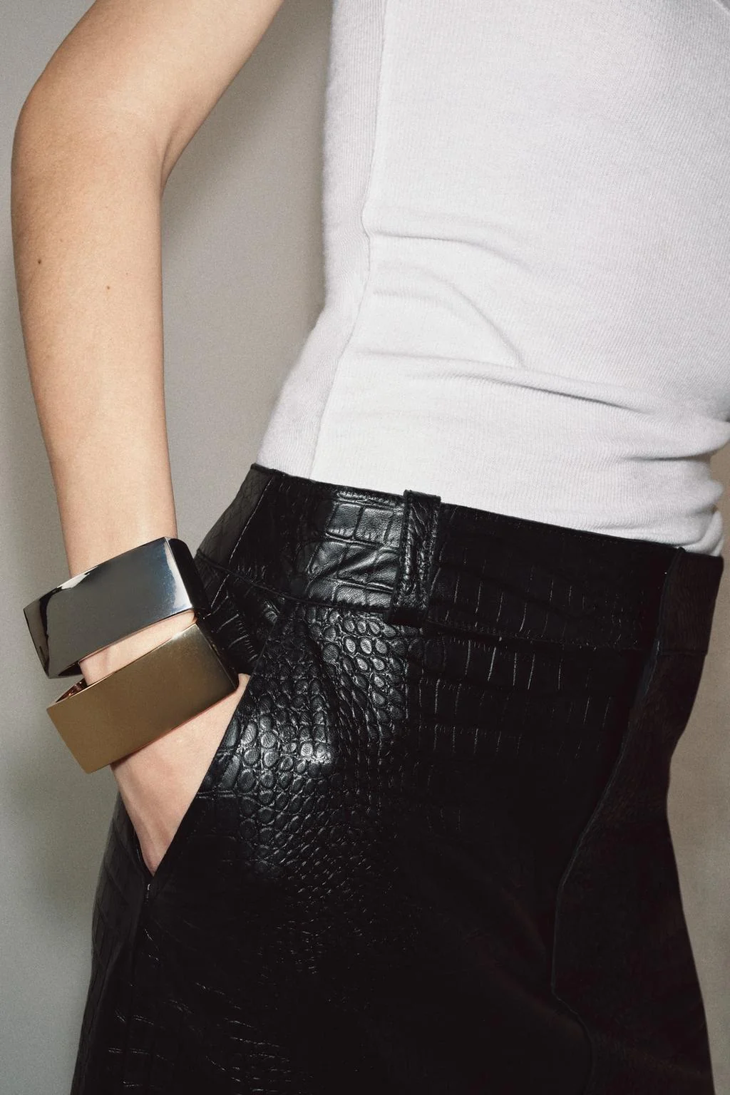 Набор из 2 металлических браслетов