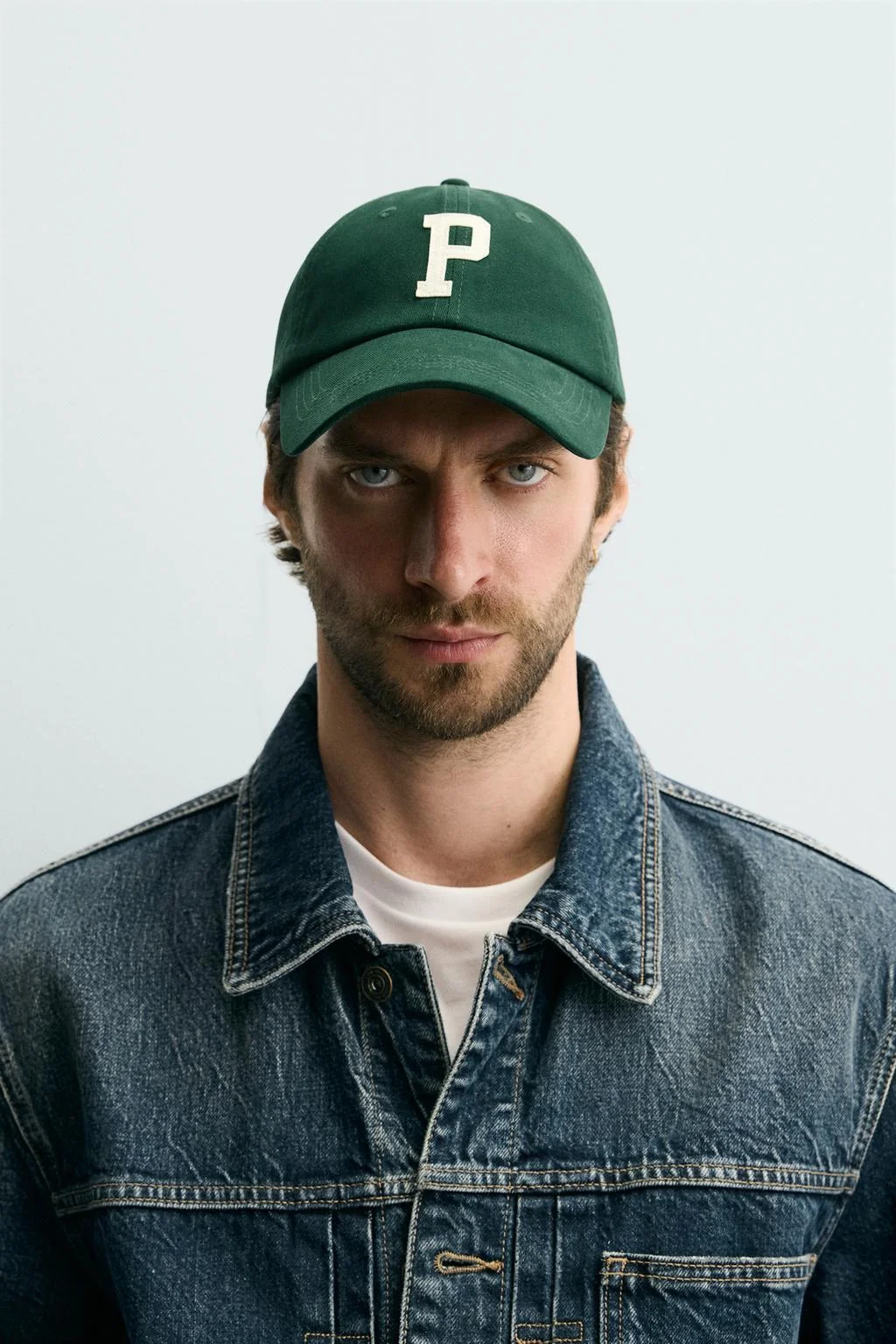 Кепка с нашивкой в виде букв — Кепки