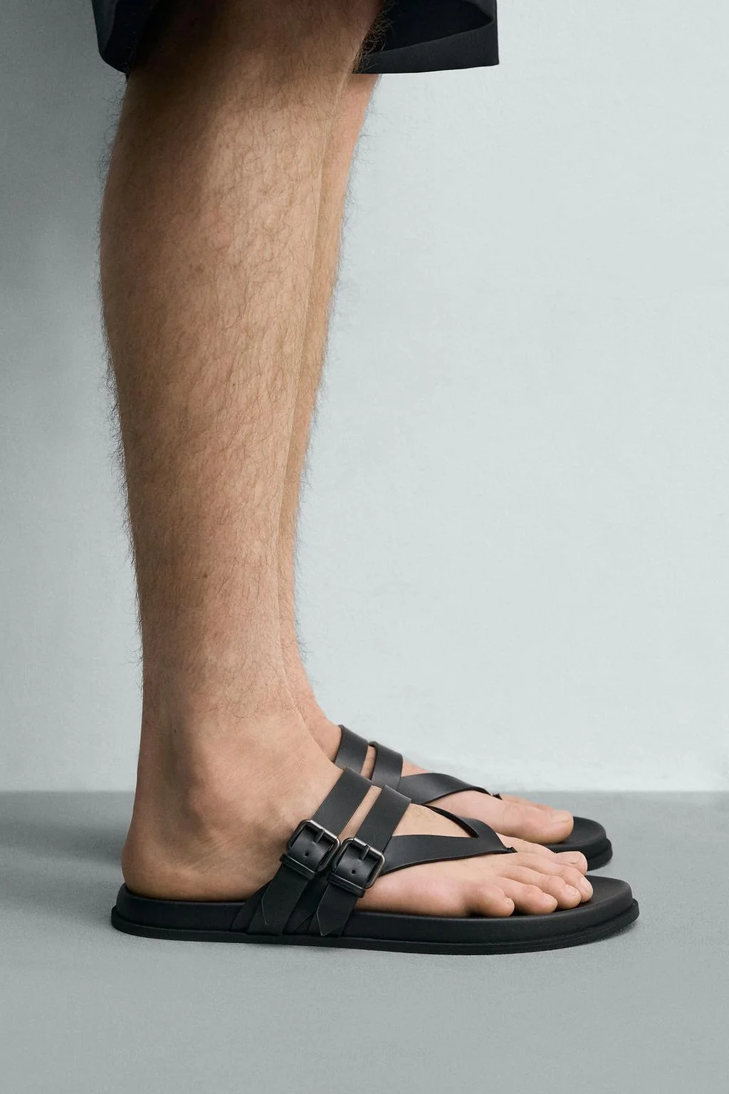 Сандалии с ремешками и пряжкой — Обувь