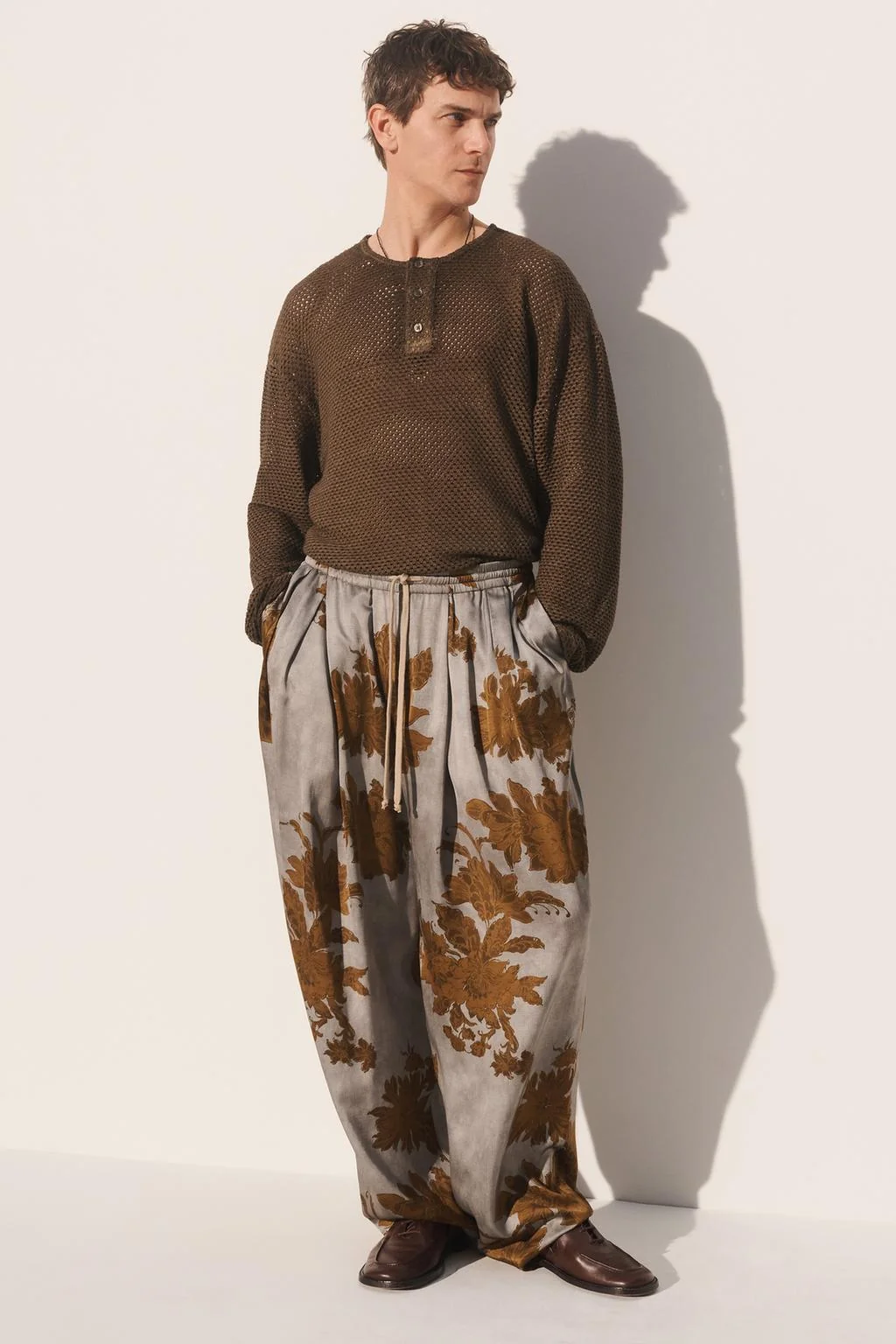 Трикотажная футболка хенли вязаная крючком — Хенли