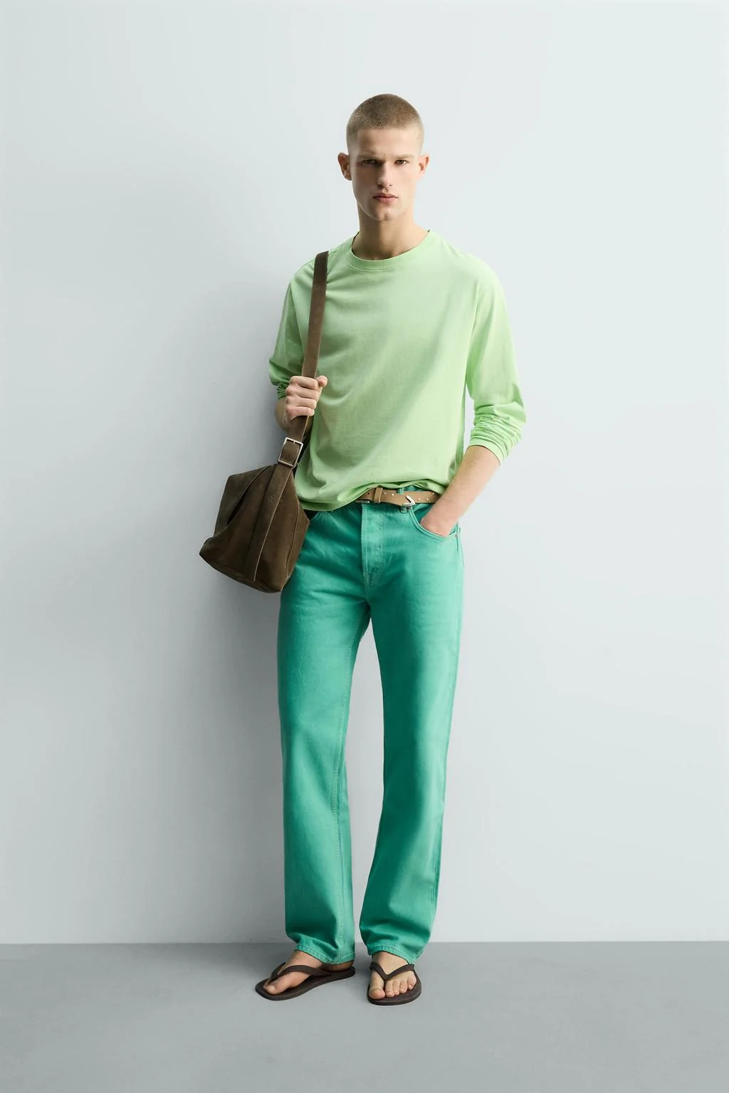 Футболка с вышитым сердцем