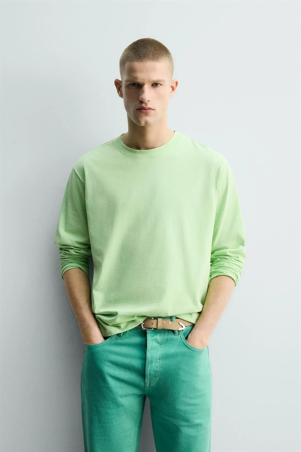 Футболка с вышитым сердцем