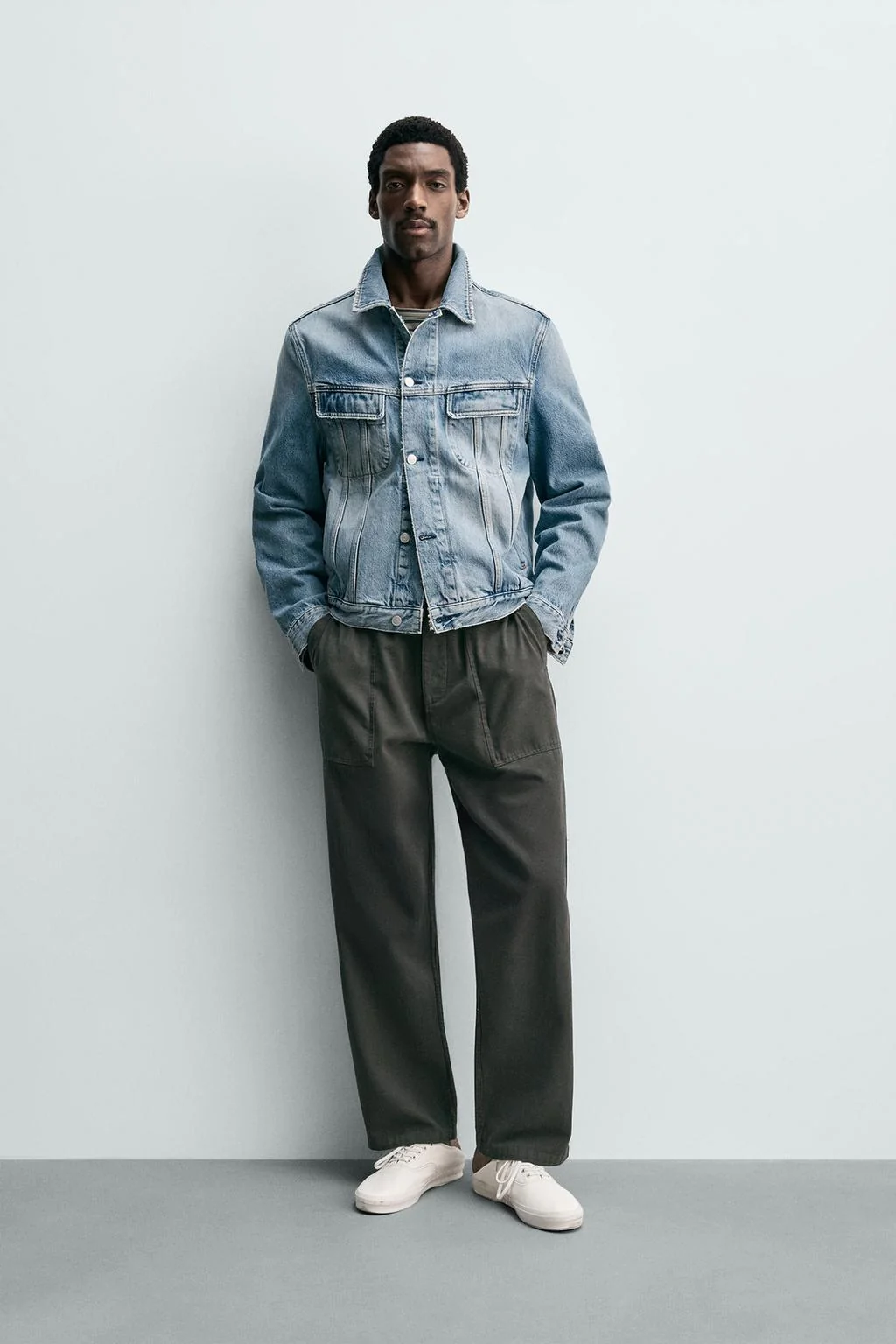 Брюки свободного кроя с боковыми вставками