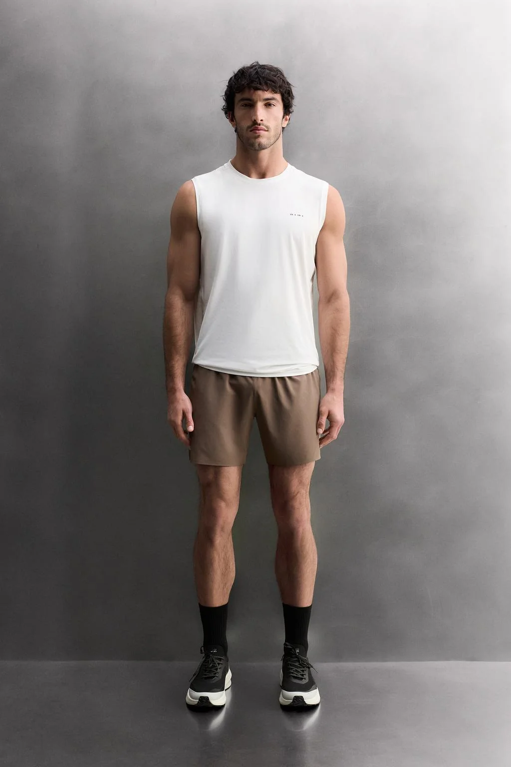 Базовый технический топ — Без рукавов