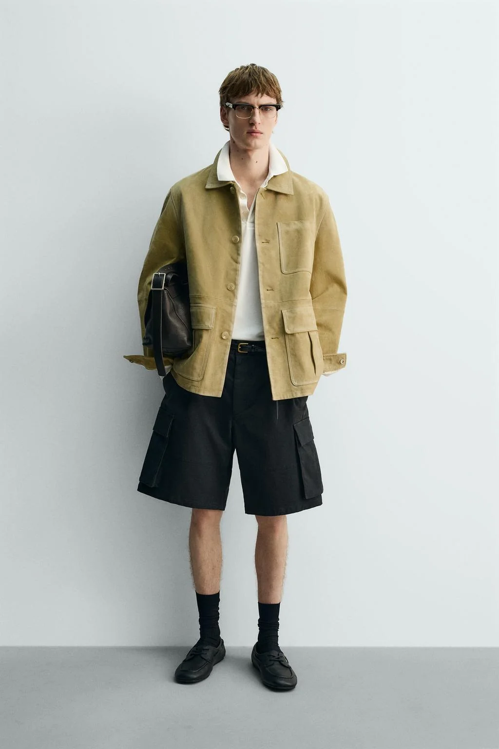 Шорты-бермуды свободного кроя с карманами