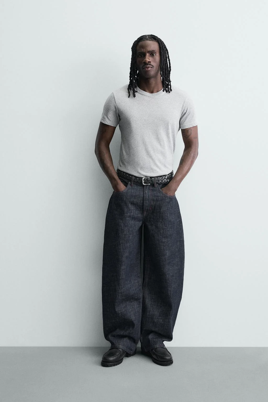 Джинсы с эффектом баллон — Сырой деним