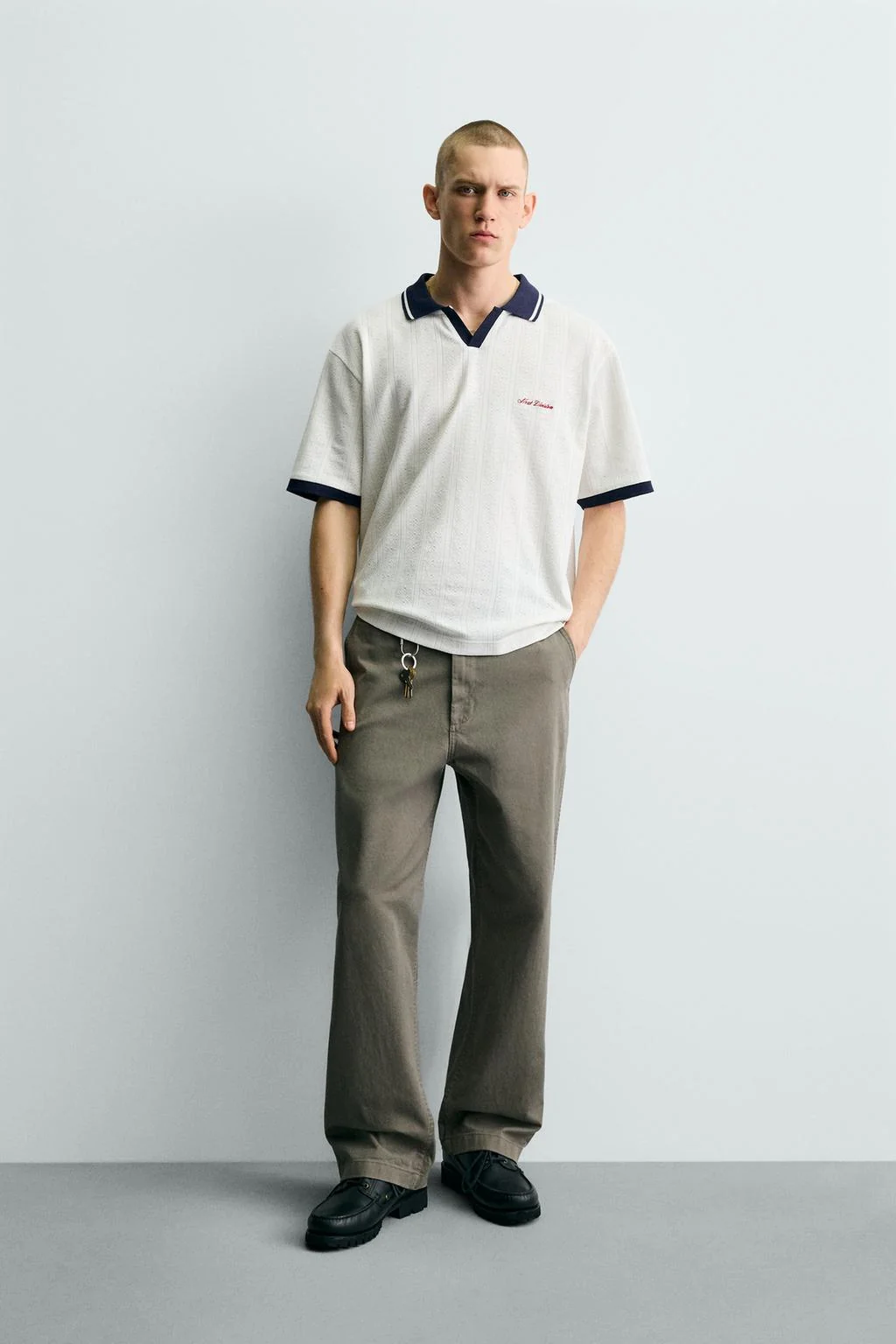 Поло с вышивкой и вертикальным жаккардовым узором