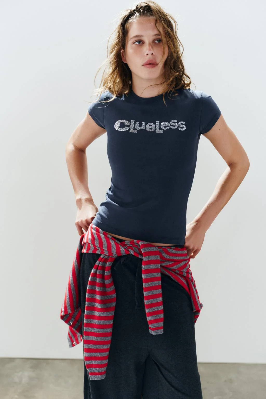 Блестящая футболка CLUELESS ™