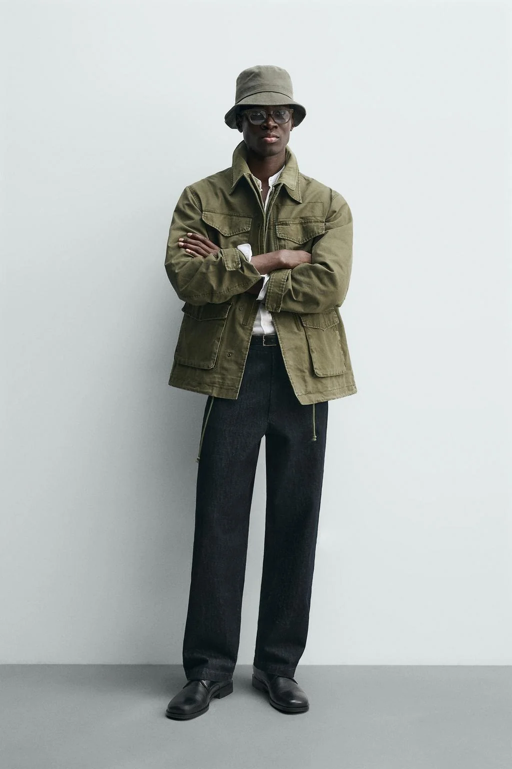 Куртка с эффектом потёртости и множеством карманов