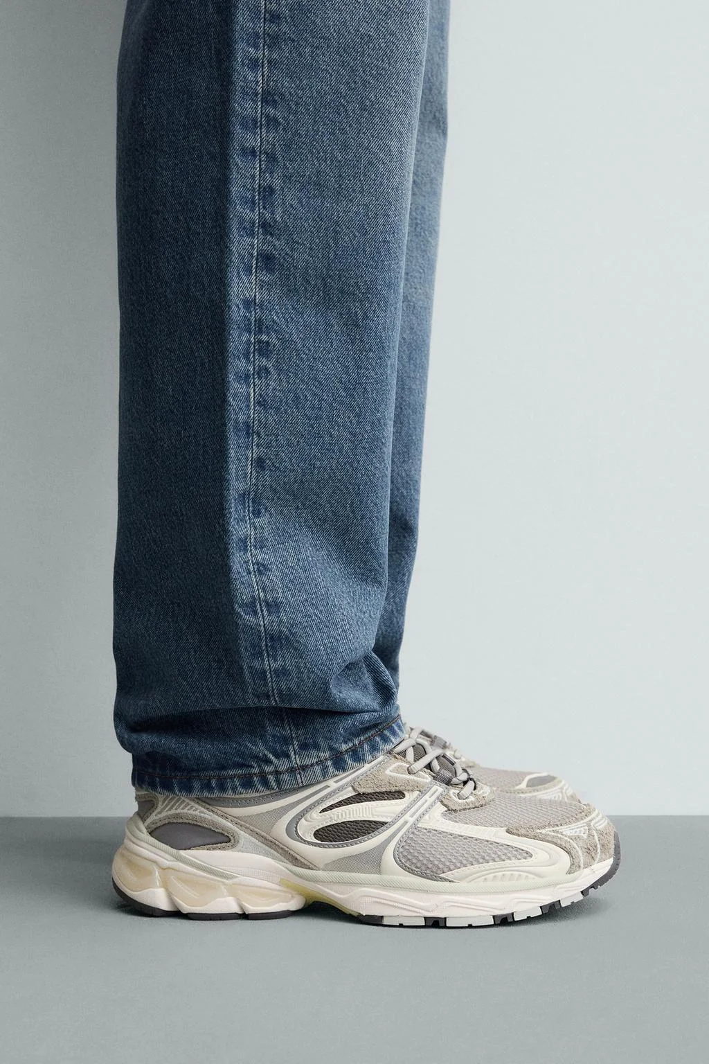 Кроссовки на массивной подошве