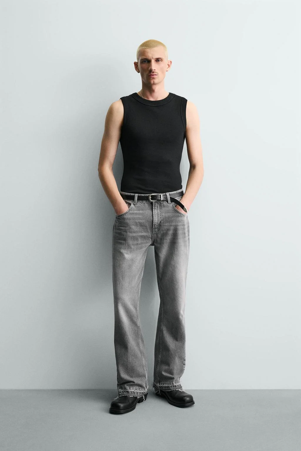 Джинсы с расклешённым кроем — С расширением вниз