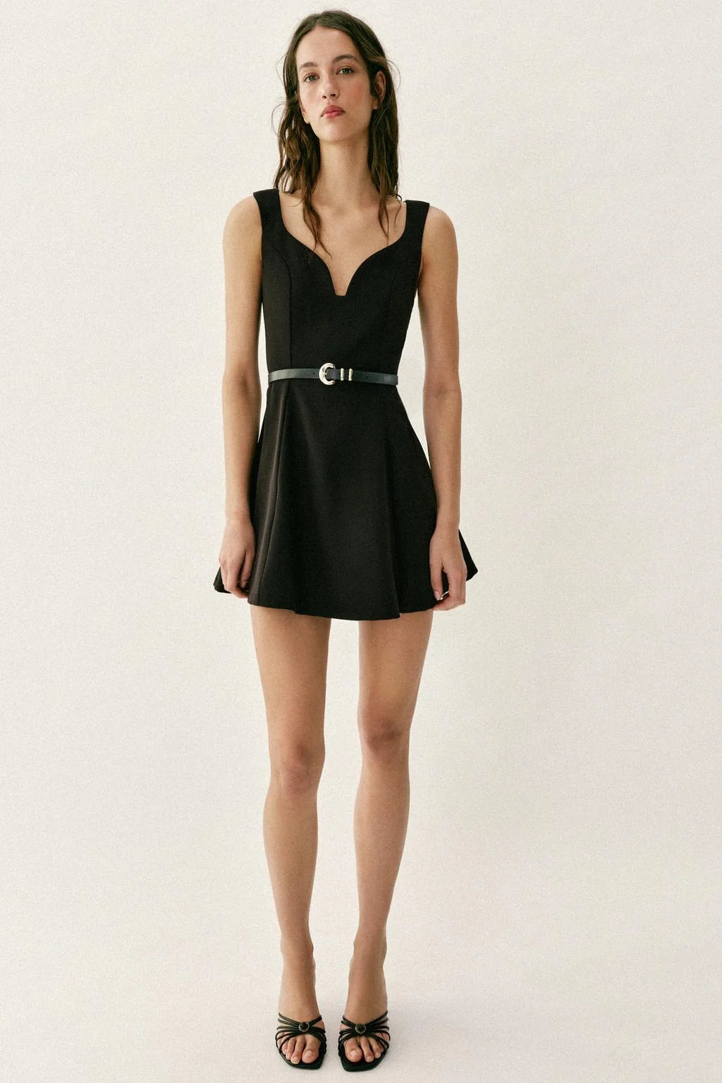 МИНИ-ПЛАТЬЕ С ПОЯСОМ — Платья