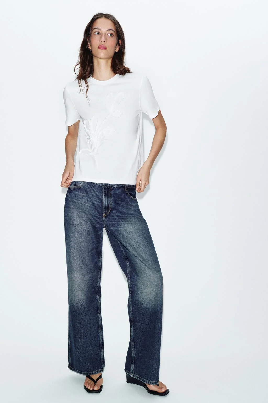 Футболка с рельефным цветочным узором — Футболки