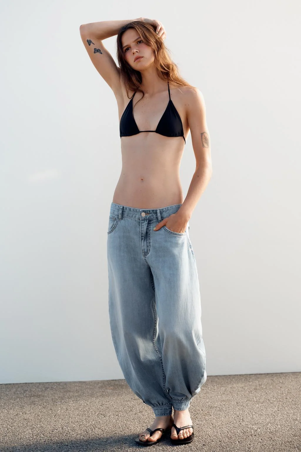 Джинсы TRF средней посадки с расклешенными ногами — Женское