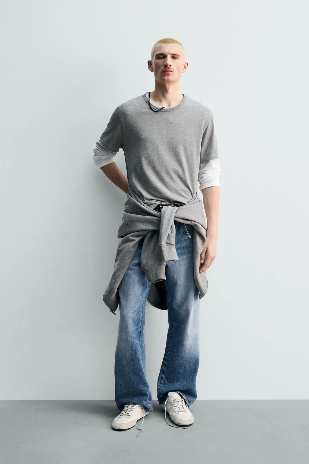 Джинсы с расклешённой посадкой — С расширением вниз