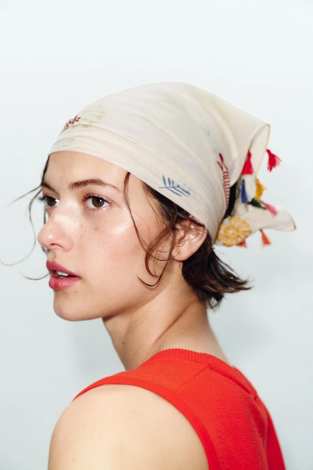 Шарф с вышивкой в виде рыб и кисточками — Новинки