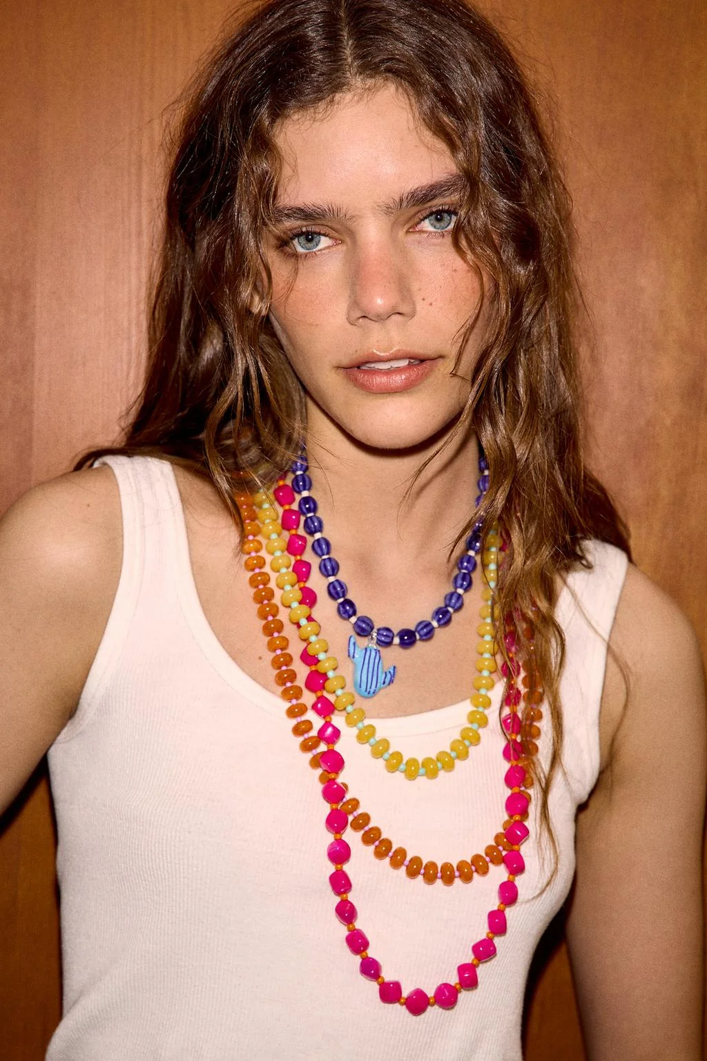 Набор из 4 браслетов с ракушечными бусинами — Обувь | аксессуары