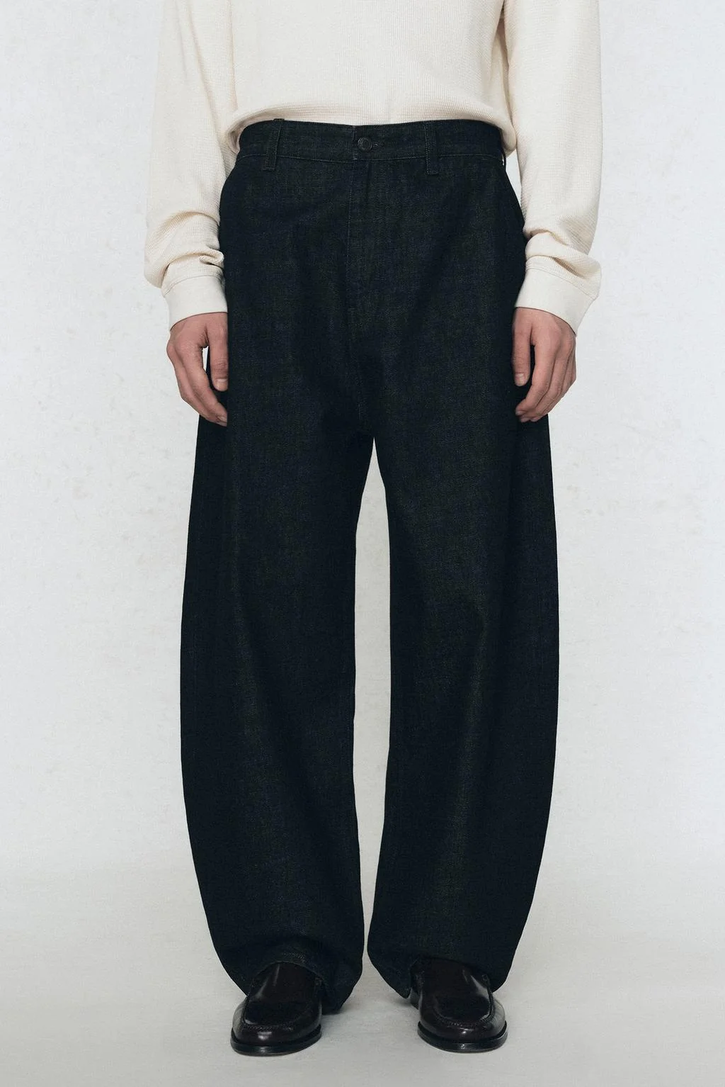 Джинсы с широкими штанинами и складками SOSHIOTSUKI x ZARA