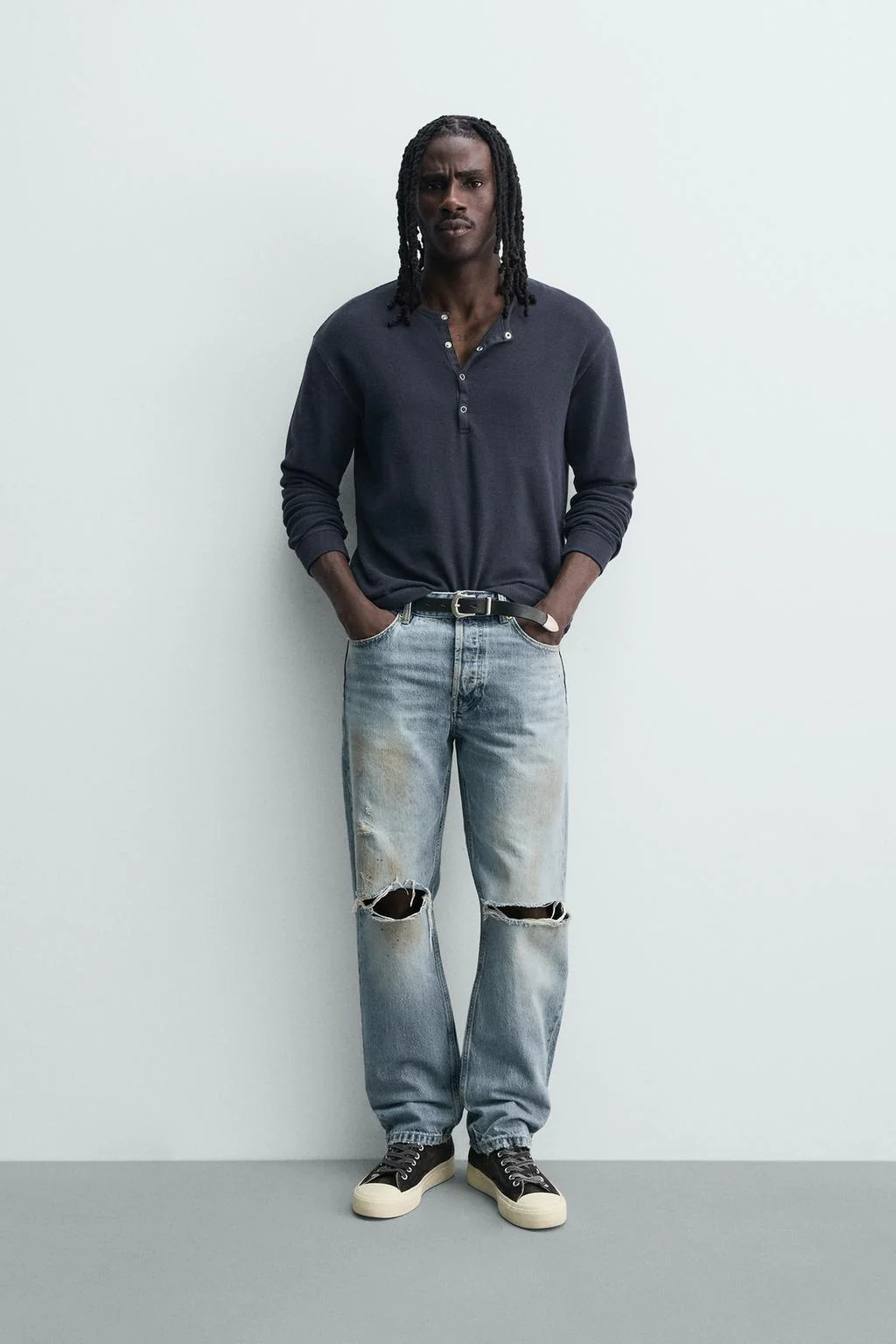 Джинсы в регулярном крое с винтажным потертостями