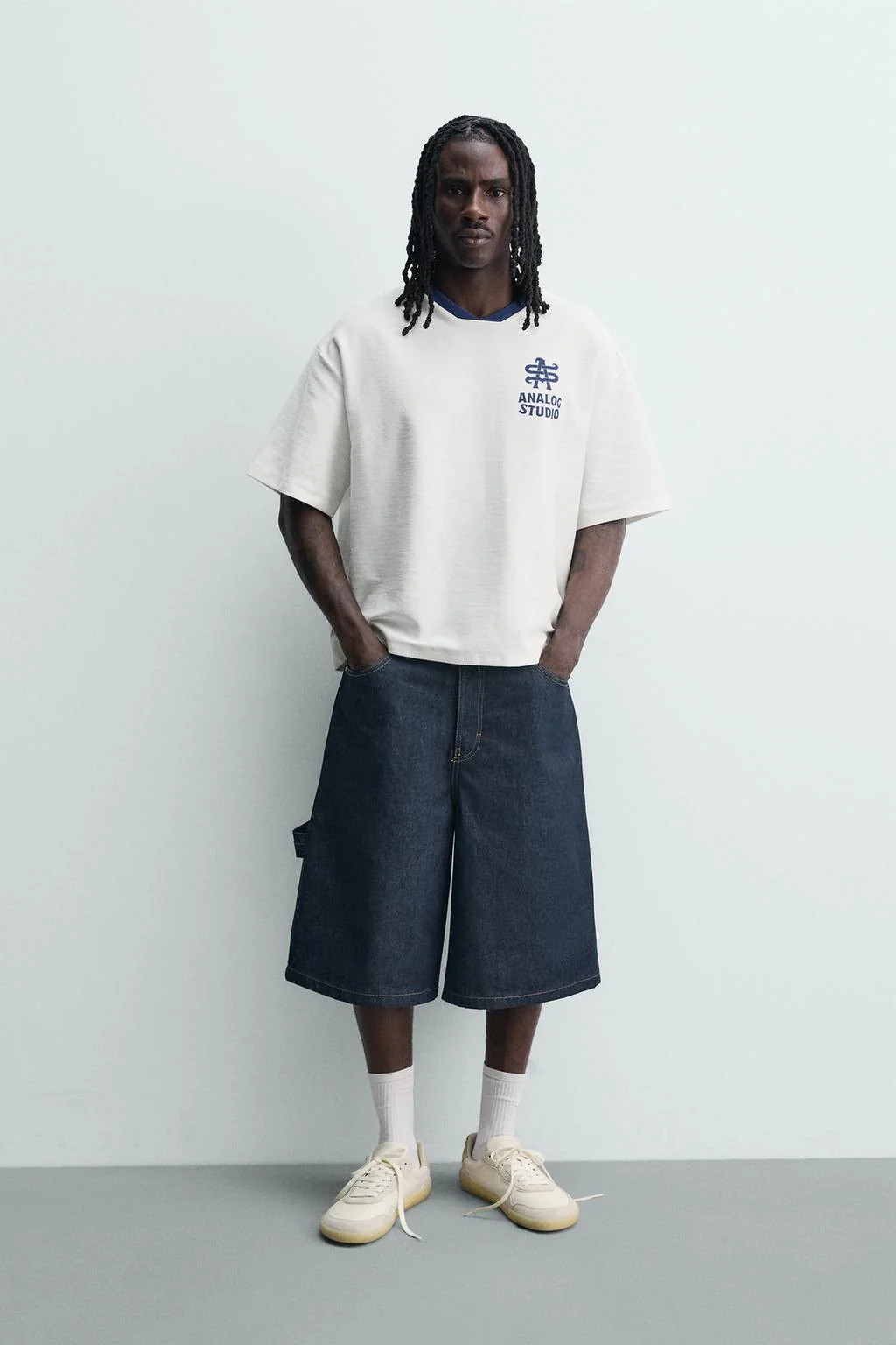 Свободного кроя хлопковый свитшот с контрастным принтом — Худи | свитера