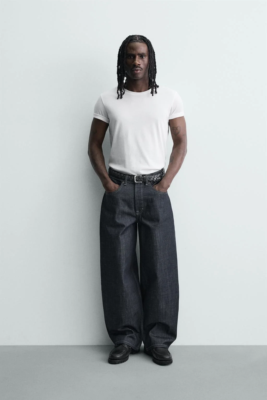 Джинсы с эффектом баллон — Сырой деним